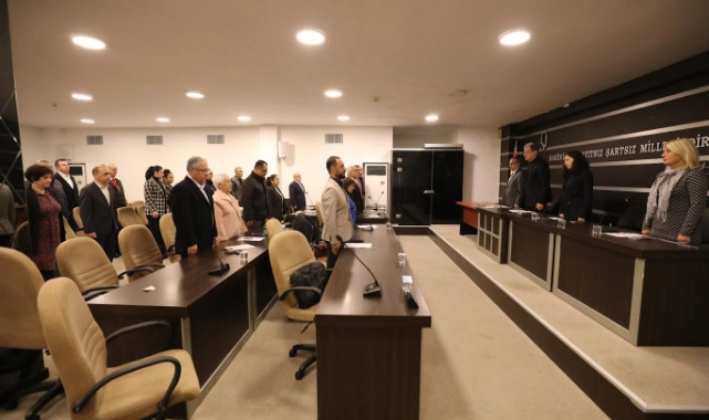 Narlıdere Meclisi'nde 6 Şubat depreminde hayatını kaybedenler için saygı duruşu