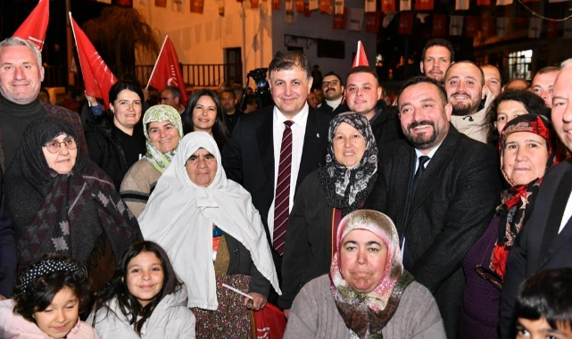 Başkan Cemil Tugay Ödemişlilerle İzmir Marşı'nı söyledi