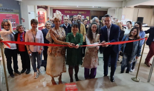 Bornova'da çay poşeti tuval oldu