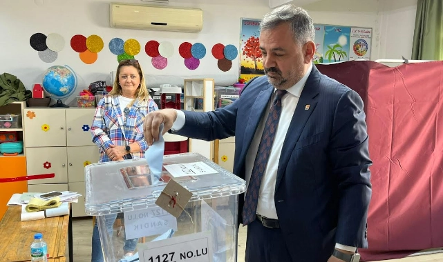 CHP'li Aslanoğlu, oyunu kullandı: "Bu bir demokrasi şöleni" 