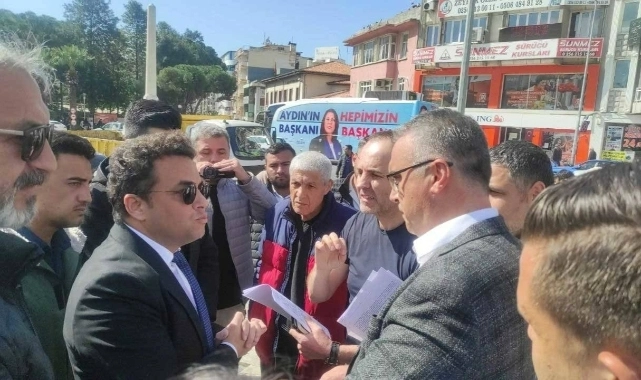 CHP'li belediyenin afişini polisler kaldırdı: "İtirazlarımızı yapacağız" 