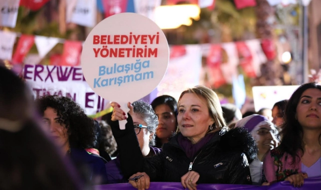 CHP'li Mutlu kadınlarla alana indi: Belediyeyi yönetirim, bulaşığa karışmam!