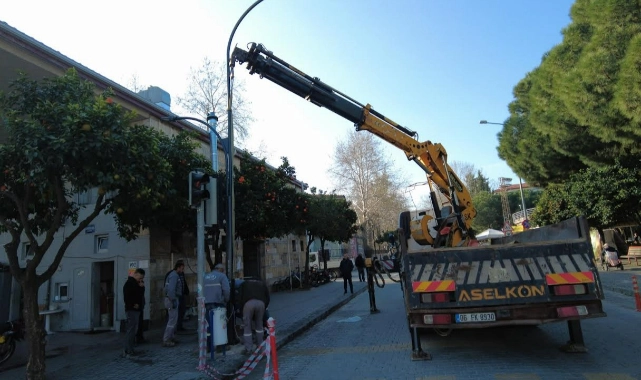 Efes Selçuk'ta sokaklar aydınlanıyor! 