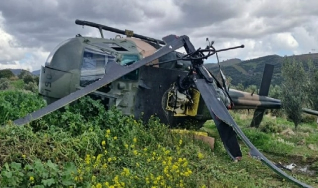 İzmir'de askeri helikopter acil iniş yaptı: Bir personel yaralandı 
