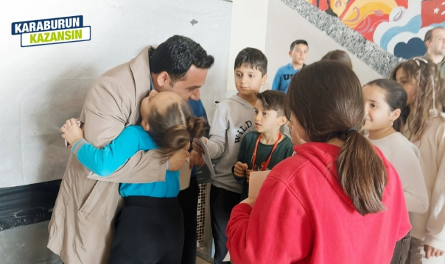 Eski kaymakamdan göstere göstere seçim ihlali: Okulda öğrencilere propaganda