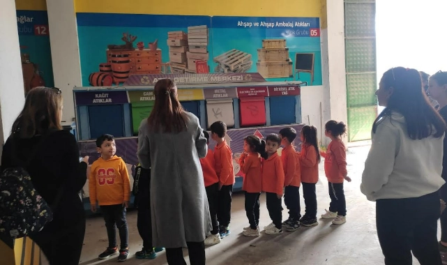 Karşıyaka’da yeni nesillere geri dönüşüm bilinci aşılanıyor