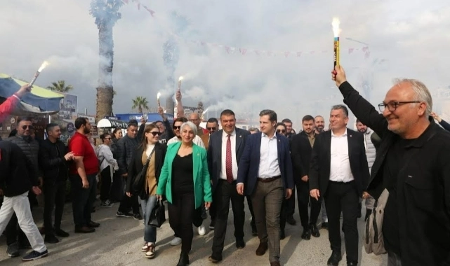 Katılımın 500'ü bulması bekleniyor... İYİ Parti'den ayrılan 317 kişi CHP'ye katıldı! 