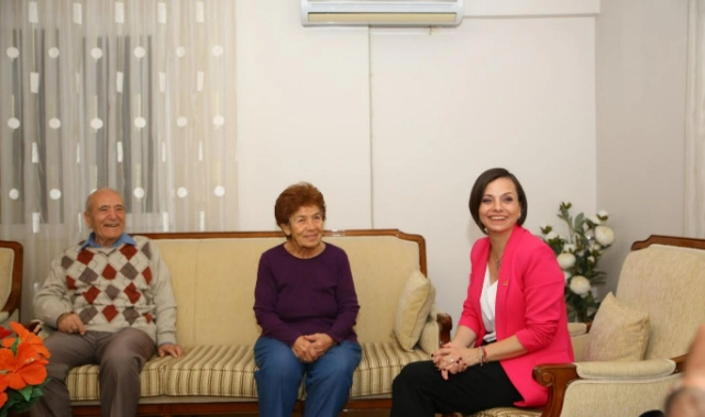 Kınay’dan CHP Karabağlar İlçe Örgütü’nün en yaşlı üyesine ziyaret