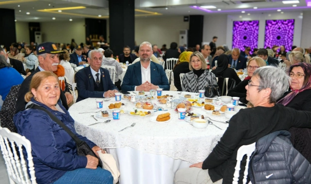 Menemen'de ilk iftar şehit aileleri ve gazilerle 
