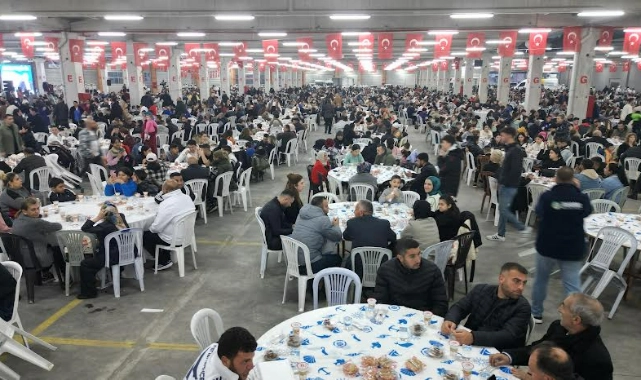 Menemenliler iftar sofrasında buluştu 