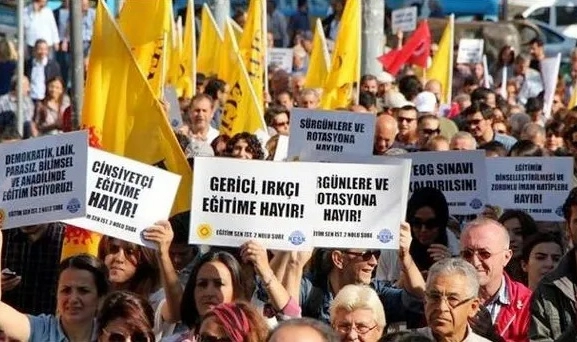 Okulda tekkeli ve cübbeli "Ramazan etkinliği": Çocuklara öğlene kadar oruç tutturuldu