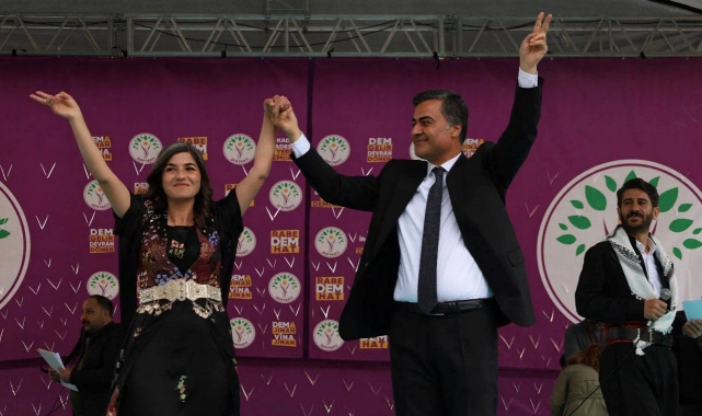 AK Parti devrede: Van’da kazanan adaya mazbata verilmiyor