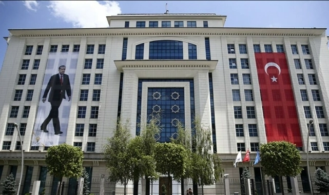 AK Parti'nin bayram sonrası ilk gündemi: Yeni anayasa 
