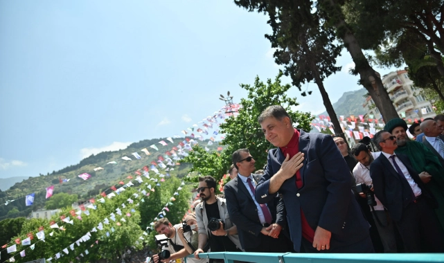 Başkan Cemil Tugay, 484'üncü Uluslararası Manisa Mesir Macunu Festivali'ne katıldı