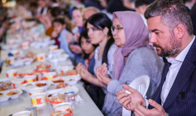 Başkan Duman Bucalılara iftar yemeği dağıttı