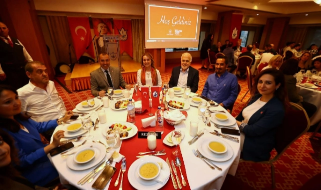 Başkan Mutlu iftarda örgütle, sahurda Romanlarla buluştu