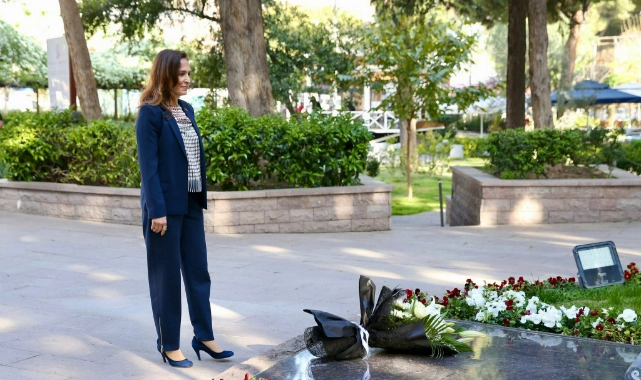 Başkan Ünsal’ın ilk ziyareti Zübeyde Hanım’a
