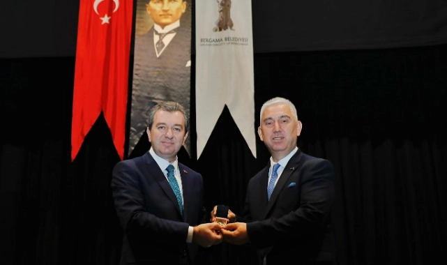 Bergama'da devir teslim: "Bergama kazandı" 