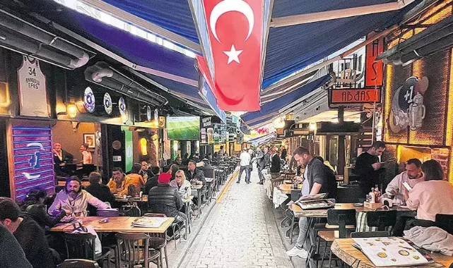 Boykot çağrısı karşılık bulamadı: Mekanlar yine doldu 