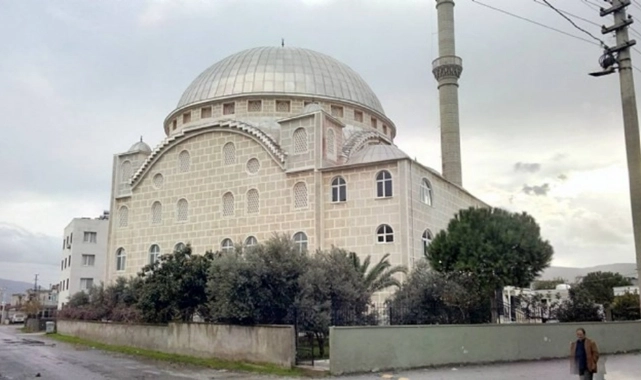 Camide dehşet… Namaz esnasında boğazını kesti!