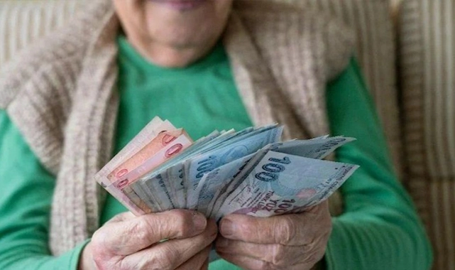 Emeklilerin bayram ikramiyeleri ödenmeye başladı 