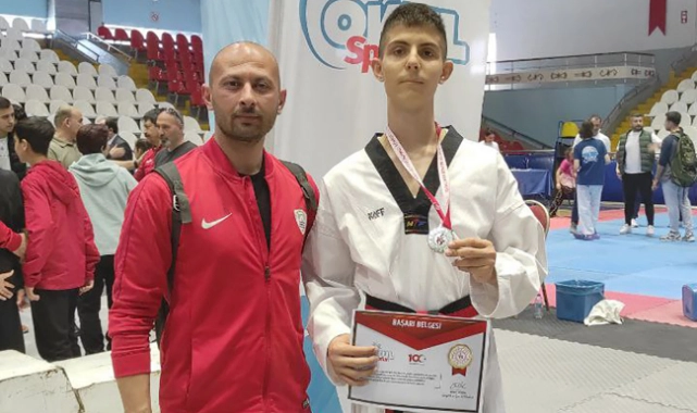 Foçalı Taekwandocu yarı finali altınla geçti 