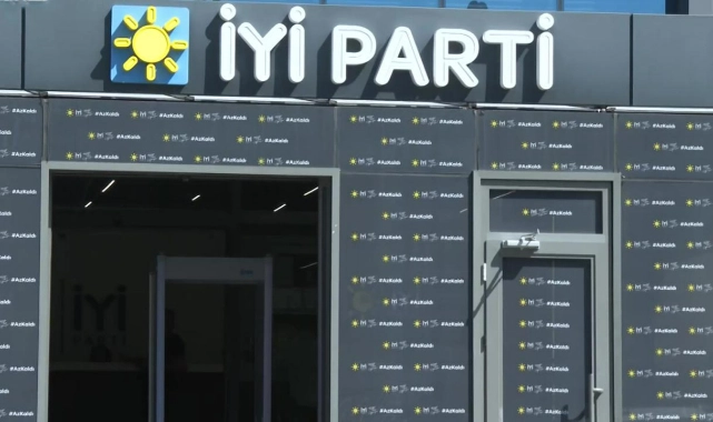 İYİ Parti'de Dervişoğlu dönemi istifalarla başladı 