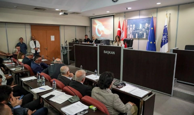 Karşıyaka Belediye Meclisi ilk toplantısını yaptı: "Kamu kaynaklarını onurumuz bileceğiz!"