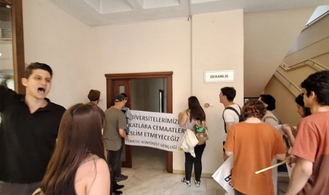 Muğla Sıtkı Koçman Üniversitesi'nde dekan krizi: "Tarikatçı dekan istemiyoruz"