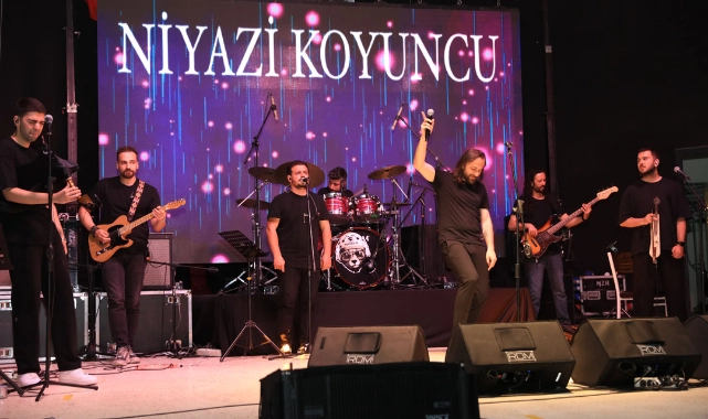 Niyazi Koyuncu Güzelbahçe’yi coşturdu