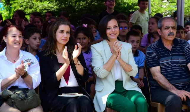 Başkan Kınay, çocuklardan söz aldı: "Okumaktan ve yazmaktan vazgeçmeyin"