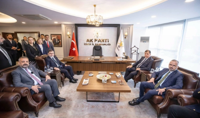 Başkan Tugay AK Parti İl Başkanlığı ziyaretinde iş birliği mesajı verdi: “İzmir daha güzel günler görecek”