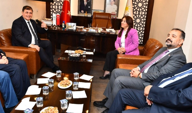Başkan Tugay’dan İYİ Parti’ye ziyaret: 5 yıl hep beraber çalışacağız