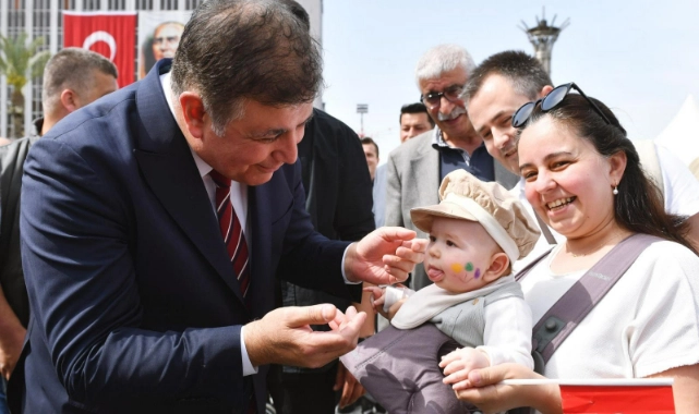Başkan Tugay’ın bir seçim vaadi daha gerçekleşti: Anne Kartı ile İzmirli kadınlara ulaşım desteği