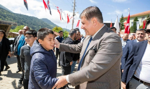 Başkan Tugay Ödemiş’te Helviş Bayramı’na katıldı: “Size hizmet için buradayız”