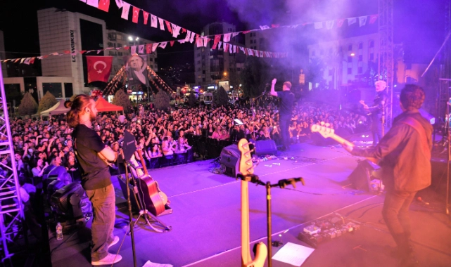 Bornova’da gençlik ateşi Redd ile yandı