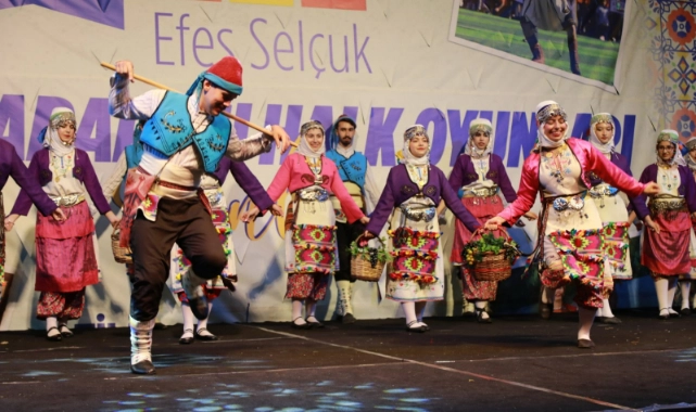 Efes Selçuk Uluslararası Halk Oyunları Şenliği farklı kültürleri birleştirdi 