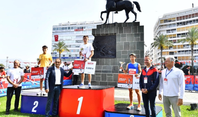 İzmir’in dört yanında bayram coşkusu