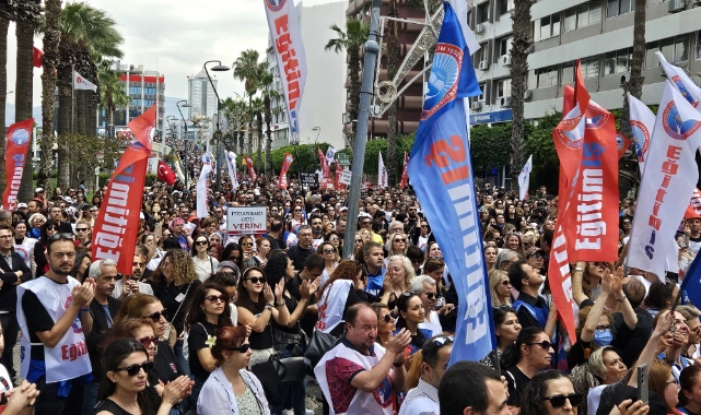 İzmirli öğretmenler tek ses: "Yusuf Tekin İstifa!"