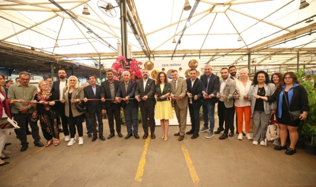 Karşıyaka Çiçek Festivali kapılarını açtı