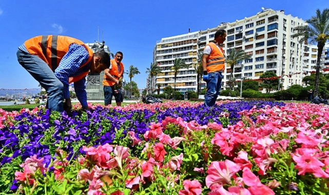 Kentin cadde ve meydanları çiçek açtı