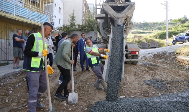 Merkez Mahallesi’nde beton yol hamlesi