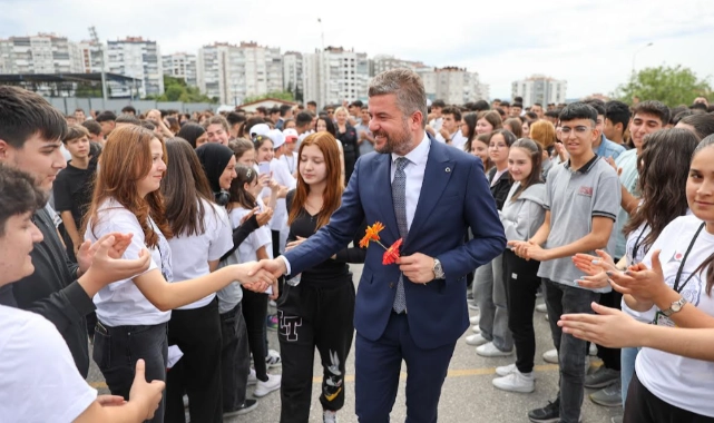 Mezun olduğu lisede Başkan Duman'a coşkulu karşılama