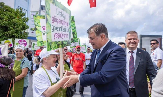 Uluslararası Enginar Festivali başladı... Başkan Tugay'dan kalkınma vurgusu