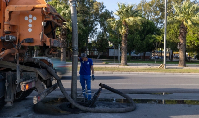 7 bin metreküp atık malzeme çıkarıldı: İzmir’in altyapı hatlarında temizlik seferberliği