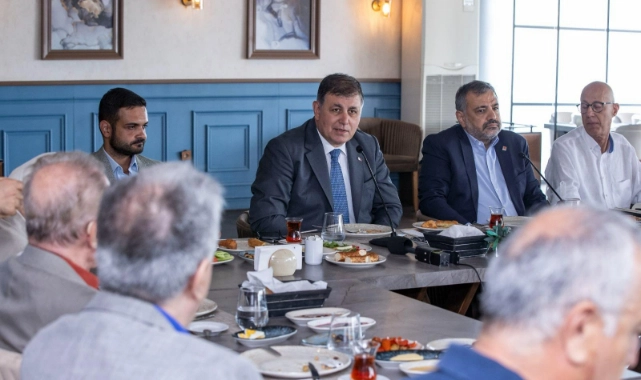 Başkan Tugay, CHP yöneticileriyle buluştu: "Bizim için Cumhuriyet esastır"