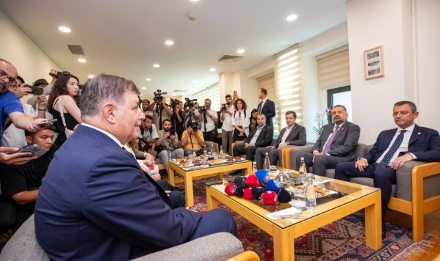 CHP Lideri, Başkan Tugay’ı ziyaret etti “İzmir’e canımız gibi sahip çıkmaya devam edeceğiz”