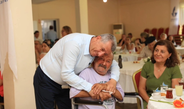 Güzelbahçe'de yaşlılara çifte kutlama