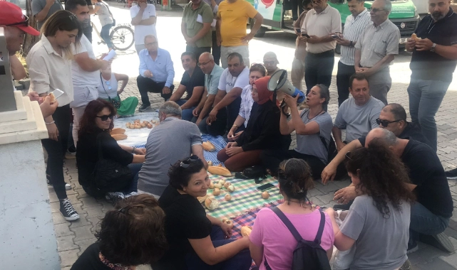 İşçi direnişi sürüyor: Menemen'de soğan ekmekli eylem