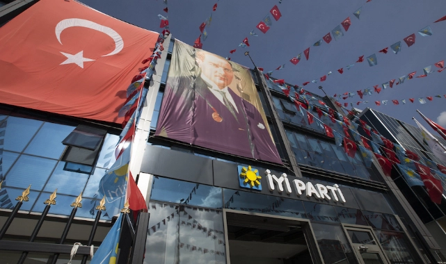 İYİ Parti’de yaprak dökümü: Ödemiş’te toplu istifa 